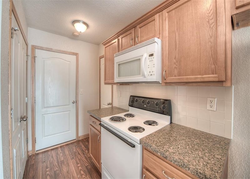 273-277 Adams Dairy Pw, Blue Springs, MO 64014