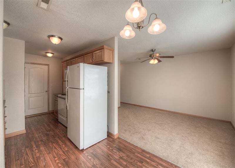 273-277 Adams Dairy Pw, Blue Springs, MO 64014