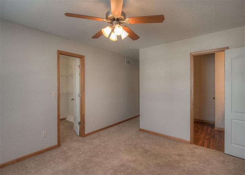 273-277 Adams Dairy Pw, Blue Springs, MO 64014