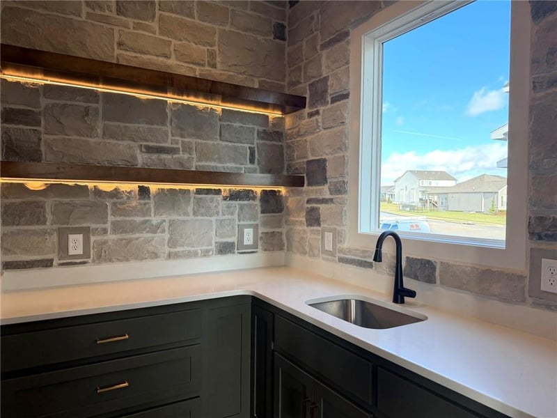 1605 Arbor Park Dr, Lee's Summit, MO 64082