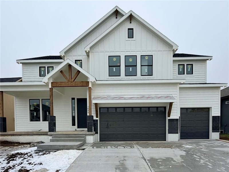 1605 Arbor Park Dr, Lee's Summit, MO 64082