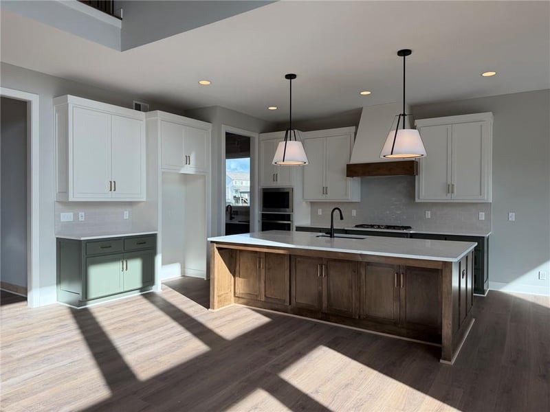 1605 Arbor Park Dr, Lee's Summit, MO 64082