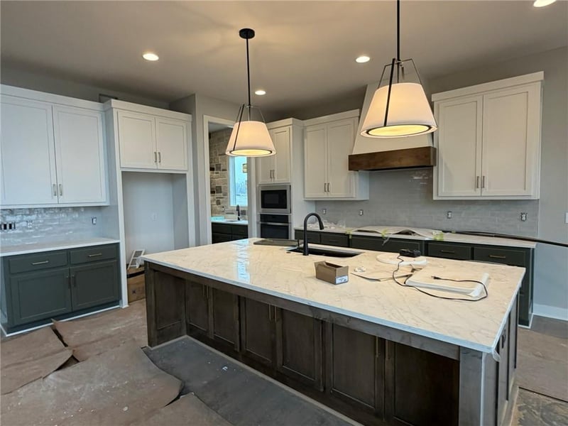 1605 Arbor Park Dr, Lee's Summit, MO 64082