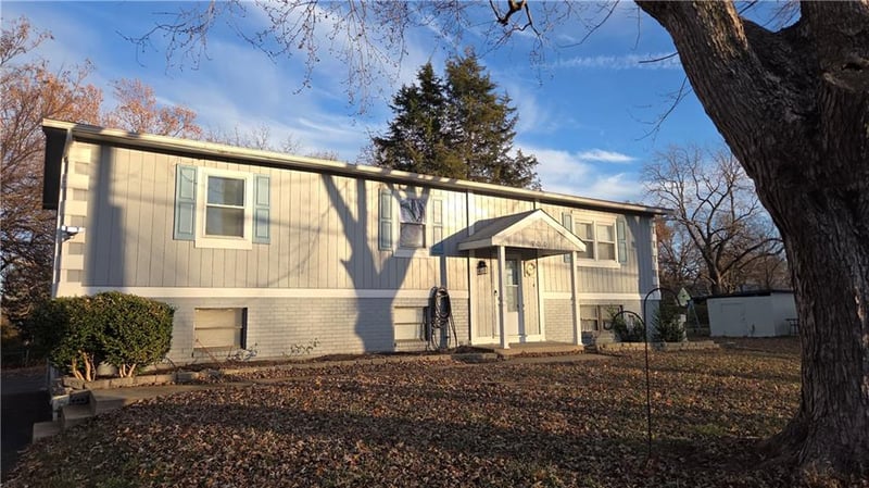 900 North Walker Ln St, Olathe, KS 66061