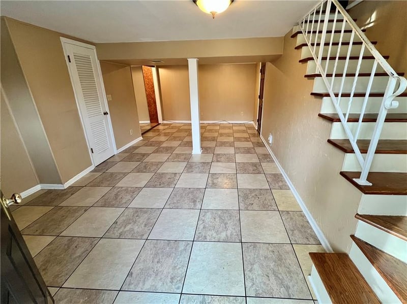 7714 James A Reed Rd, Kansas City, MO 64138