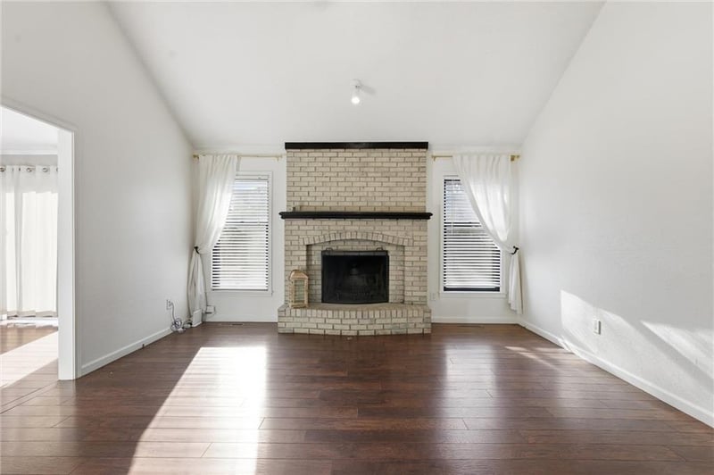 410 Corsicana St, Lee's Summit, MO 64086