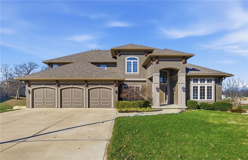 1729 NE Woodland Shores Ct, Lee's Summit, MO 64086