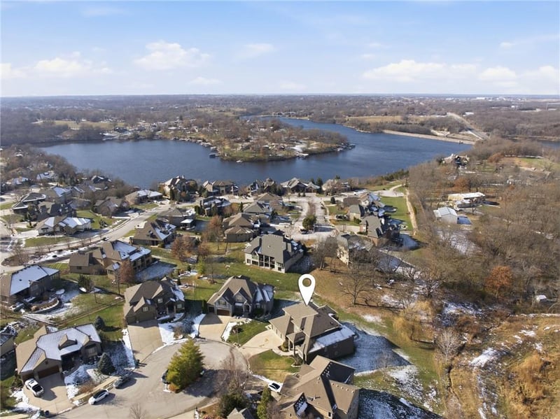 1729 NE Woodland Shores Ct, Lee's Summit, MO 64086