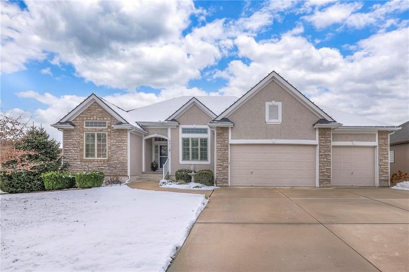 2313 Sweet Water Dr, Lee's Summit, MO 64086