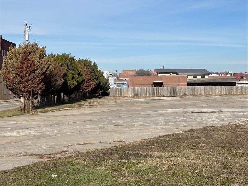 1007 S 6 St, St Joseph, MO 64501