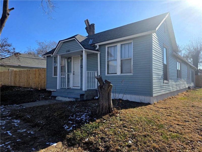 1202 Sacramento St, St Joseph, MO 64503