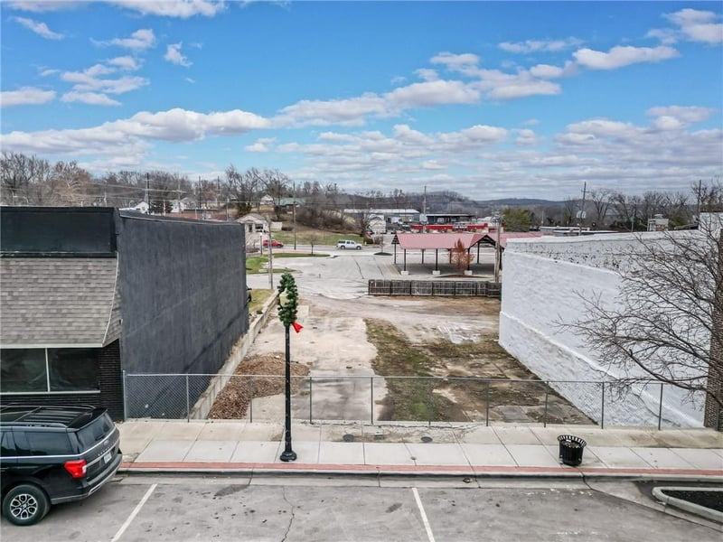 00000 Oak St, Bonner Springs, KS 66012