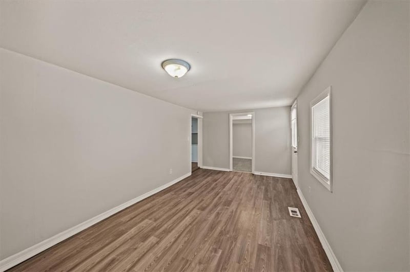 126 Village St, Tonganoxie, KS 66086