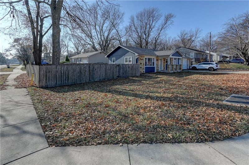 109 Orchard St, Lee's Summit, MO 64063