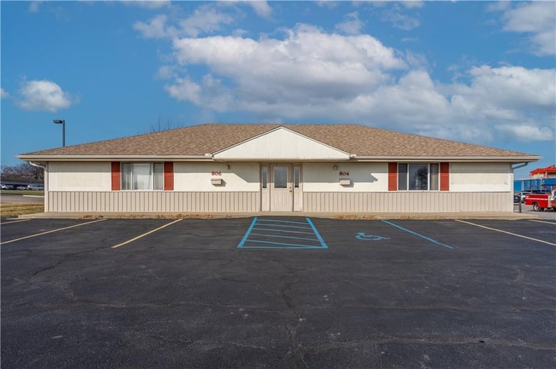 804 - 806 Winchester Dr, Sedalia, MO 65301
