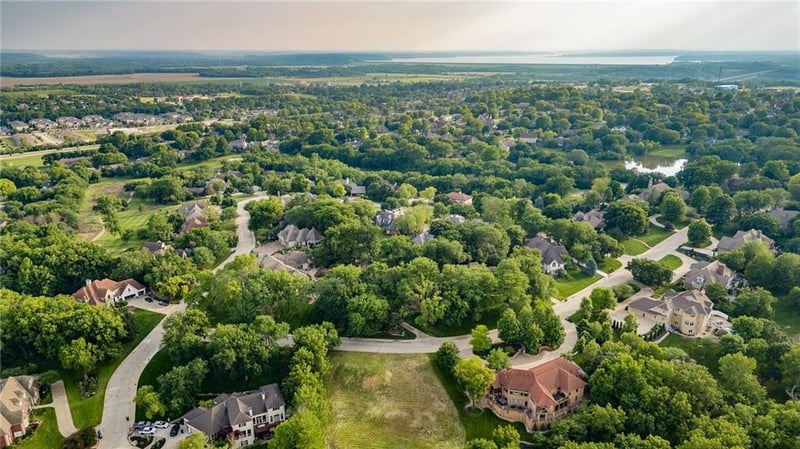 4206 Nicklaus Dr, Lawrence, KS 66047