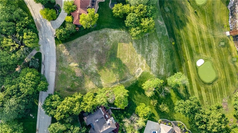 4206 Nicklaus Dr, Lawrence, KS 66047