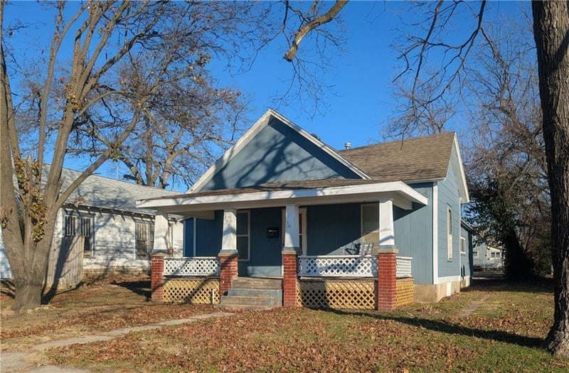 309 Elm St, Iola, KS 66749