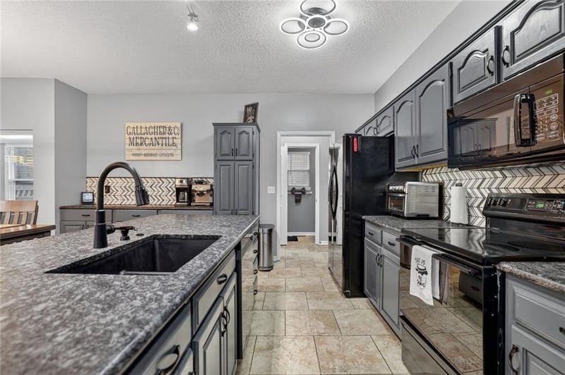 21155 125 Ter, Olathe, KS 66061