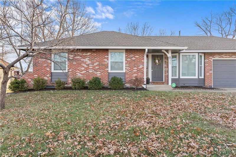 811 Mulberry St, Lee's Summit, MO 64086