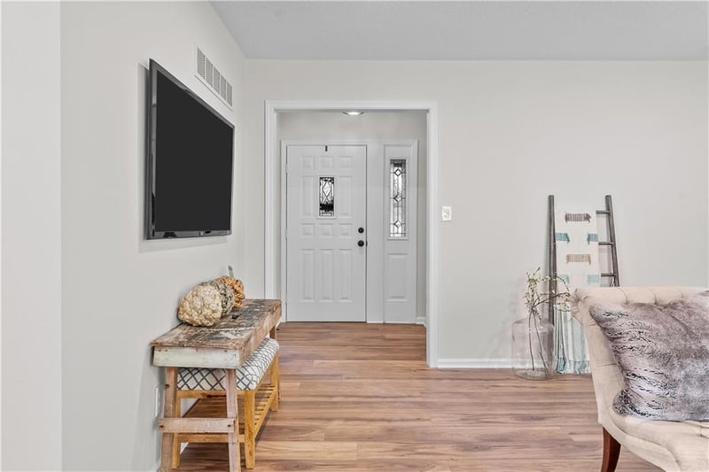 811 Mulberry St, Lee's Summit, MO 64086