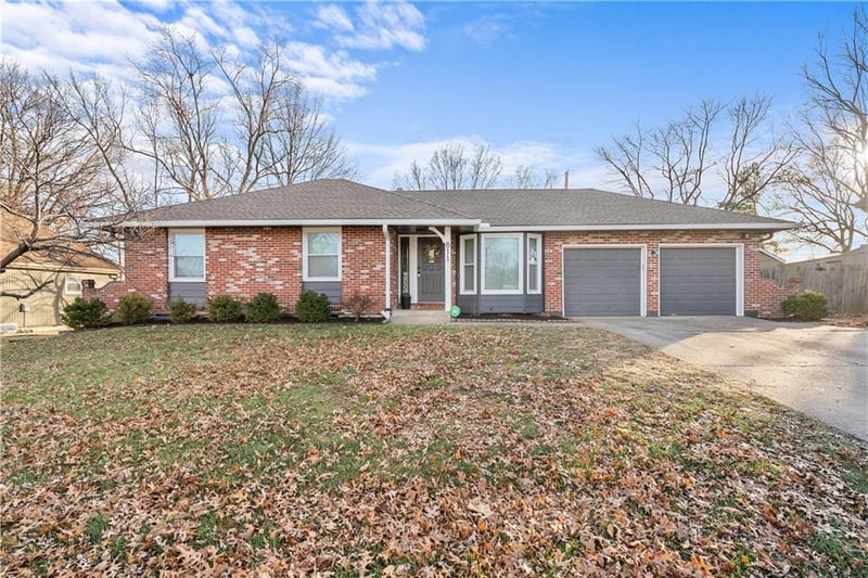 811 Mulberry St, Lee's Summit, MO 64086