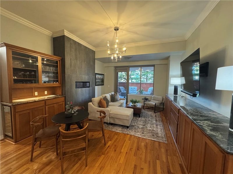 4900 Central St #101, Kansas City, MO 64112