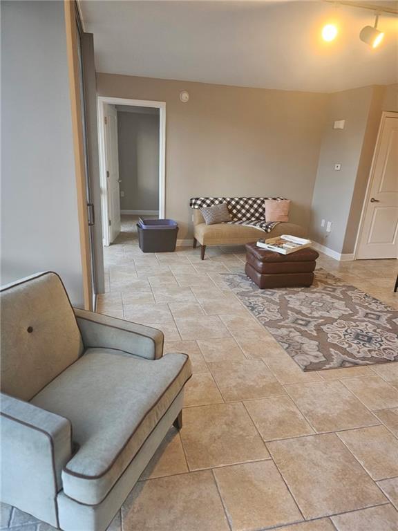 600 Admiral Blvd #207, Kansas City, MO 64106