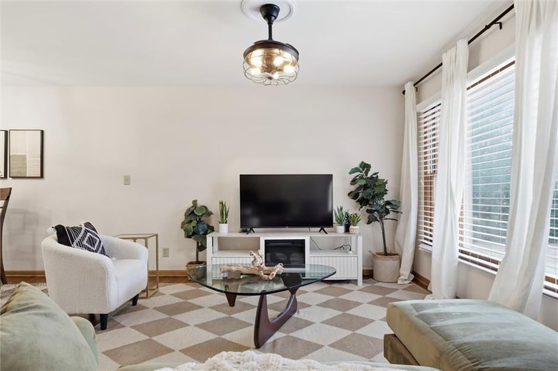 927 78th St, Kansas City, MO 64114