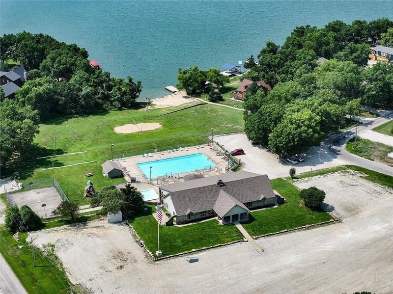 50 Tamarack Ln, Linn Valley, KS 66040