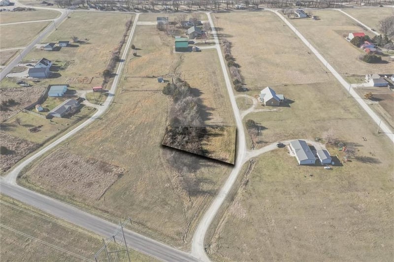 50 Tamarack Ln, Linn Valley, KS 66040