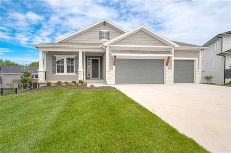 17171 Laurelwood St, Olathe, KS 66062