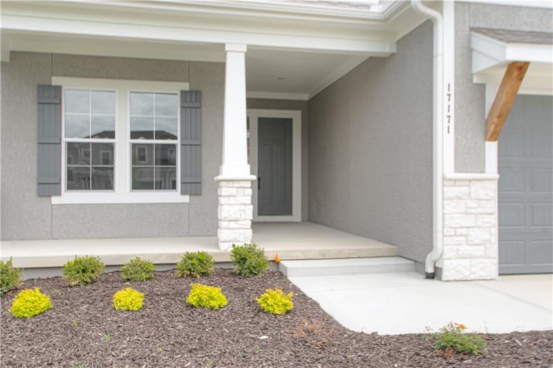17171 Laurelwood St, Olathe, KS 66062