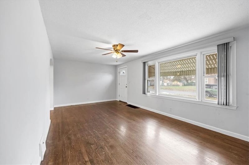 6435 Walrond Ave, Kansas City, MO 64132