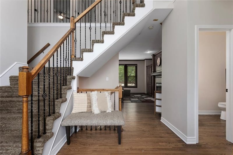 5501 Oaks Ridge Ln, Lee's Summit, MO 64064