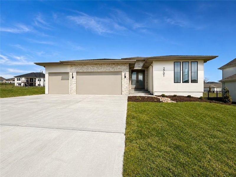 2701 Wheatley Dr, Blue Springs, MO 64029