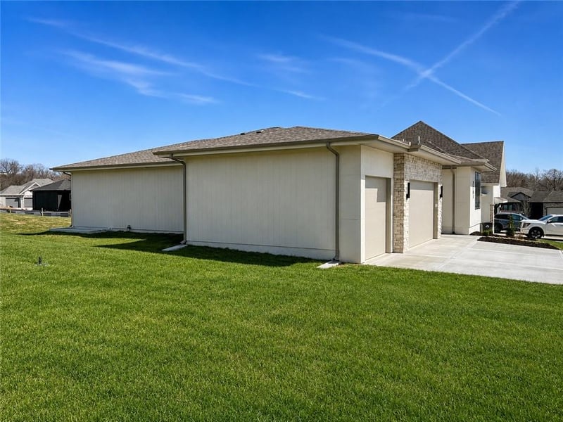 2701 Wheatley Dr, Blue Springs, MO 64029