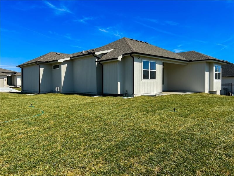 2700 Wheatley Dr, Blue Springs, MO 64029