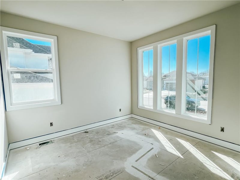 2700 Wheatley Dr, Blue Springs, MO 64029