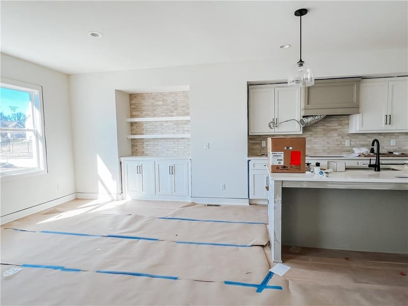 2700 Wheatley Dr, Blue Springs, MO 64029