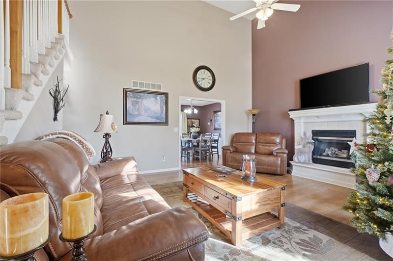 11910 Charlotte St, Kansas City, MO 64155