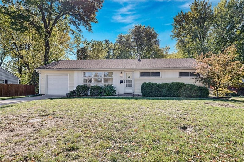 405 101st St, Kansas City, MO 64114