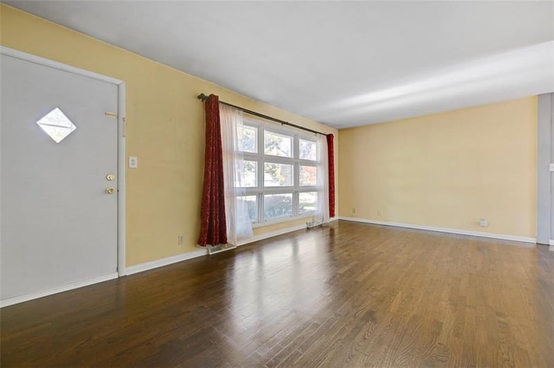 405 101st St, Kansas City, MO 64114