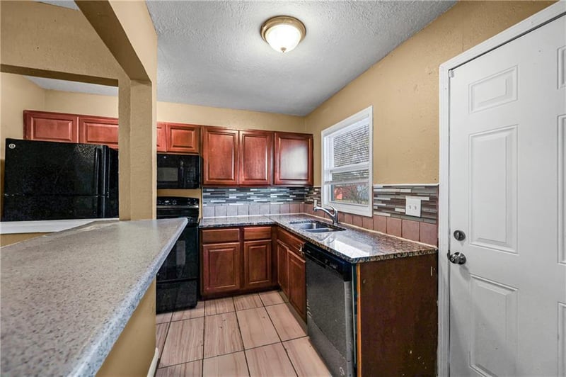 10008 Hardesty Ave, Kansas City, MO 64137