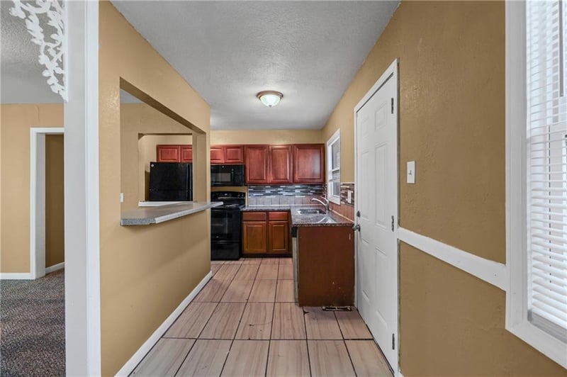 10008 Hardesty Ave, Kansas City, MO 64137