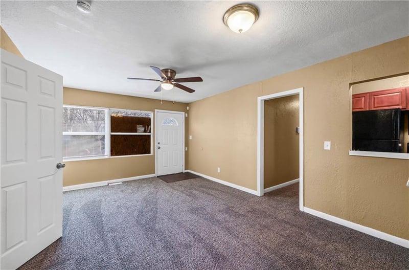 10008 Hardesty Ave, Kansas City, MO 64137