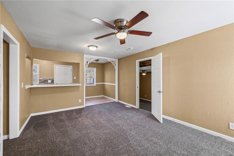 10008 Hardesty Ave, Kansas City, MO 64137