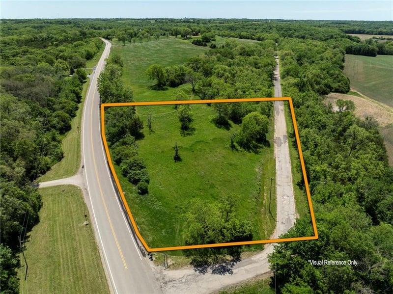800 Stanley Rd, Tecumseh, KS 66542