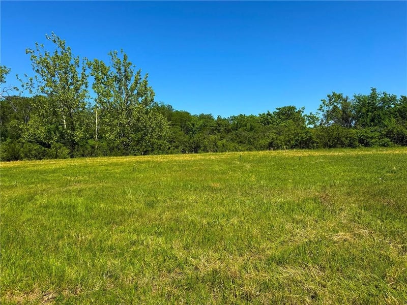 800 Stanley Rd, Tecumseh, KS 66542