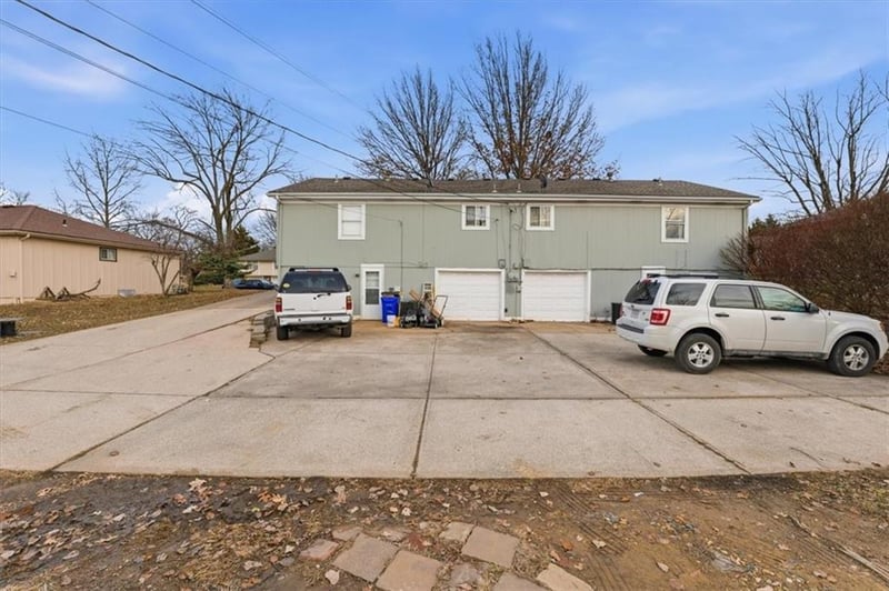 314 Melody Ln, Lee's Summit, MO 64063